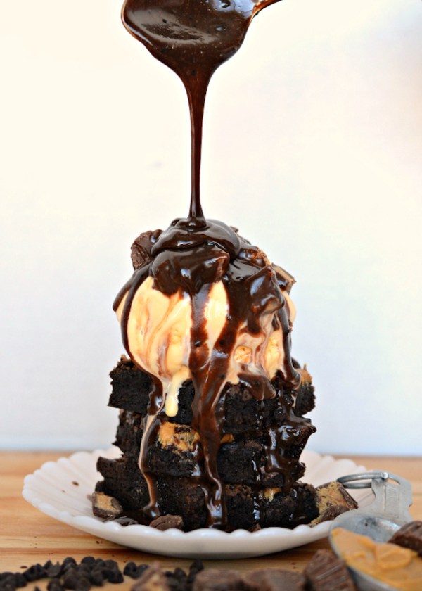 Chocolate peanut butter sundae
